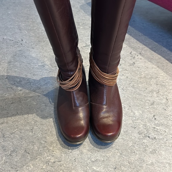 Gorgeous Naot Boots - Picture 5 of 6